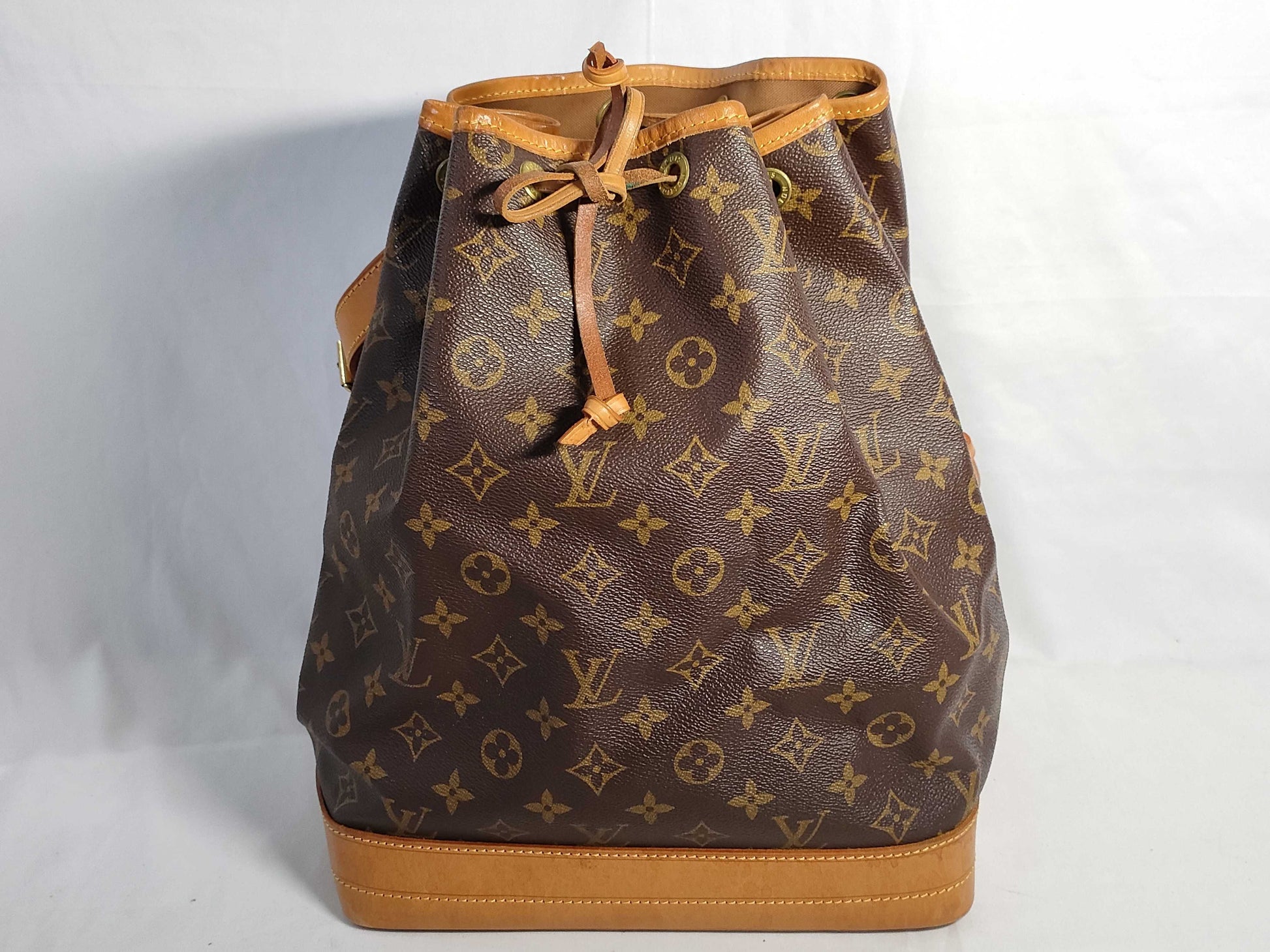 LOUIS VUITTON Monogram Louis Vuitton Noe Shoulder Bag