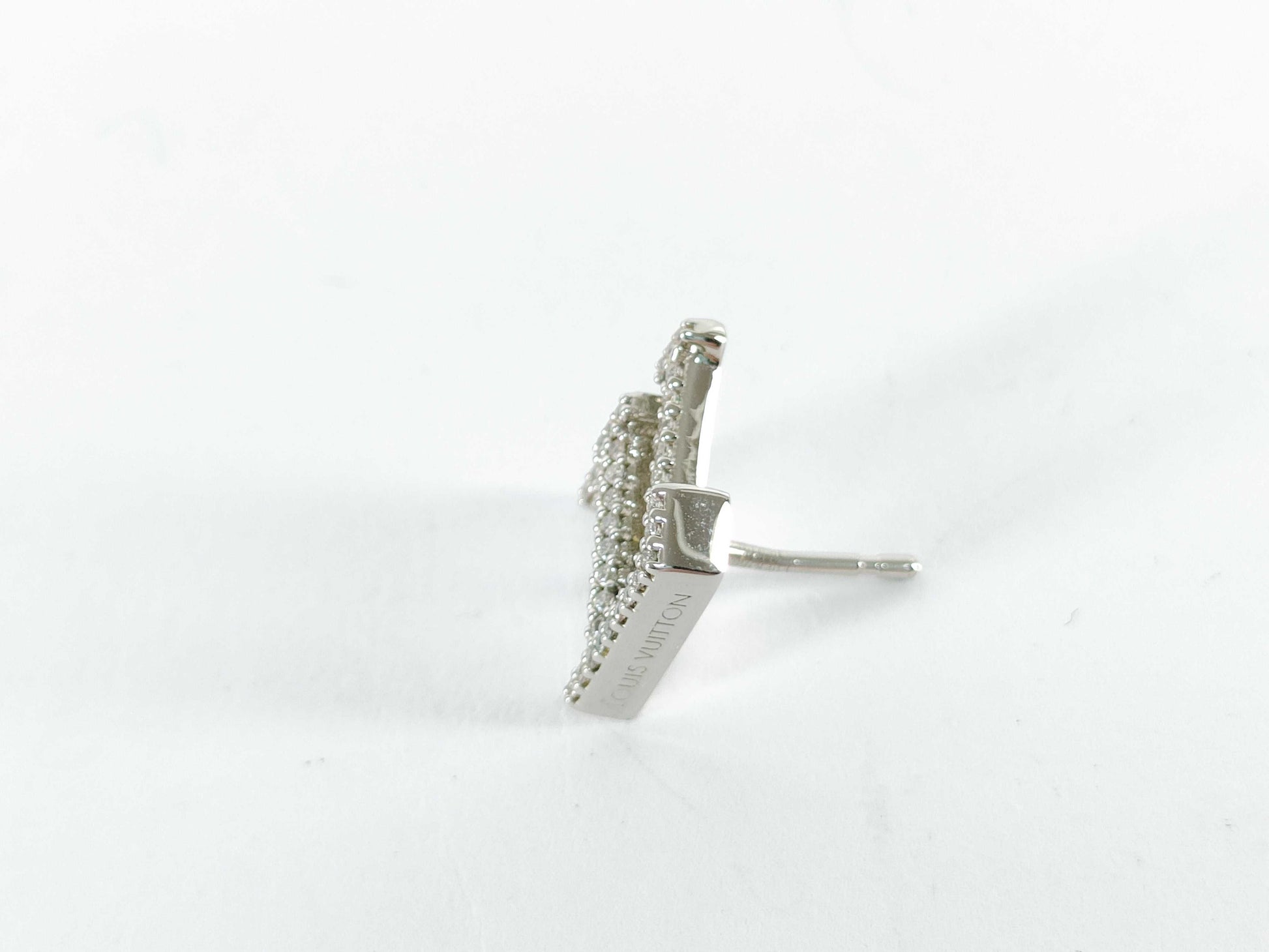 LOUIS VUITTON Earrings, 18g each