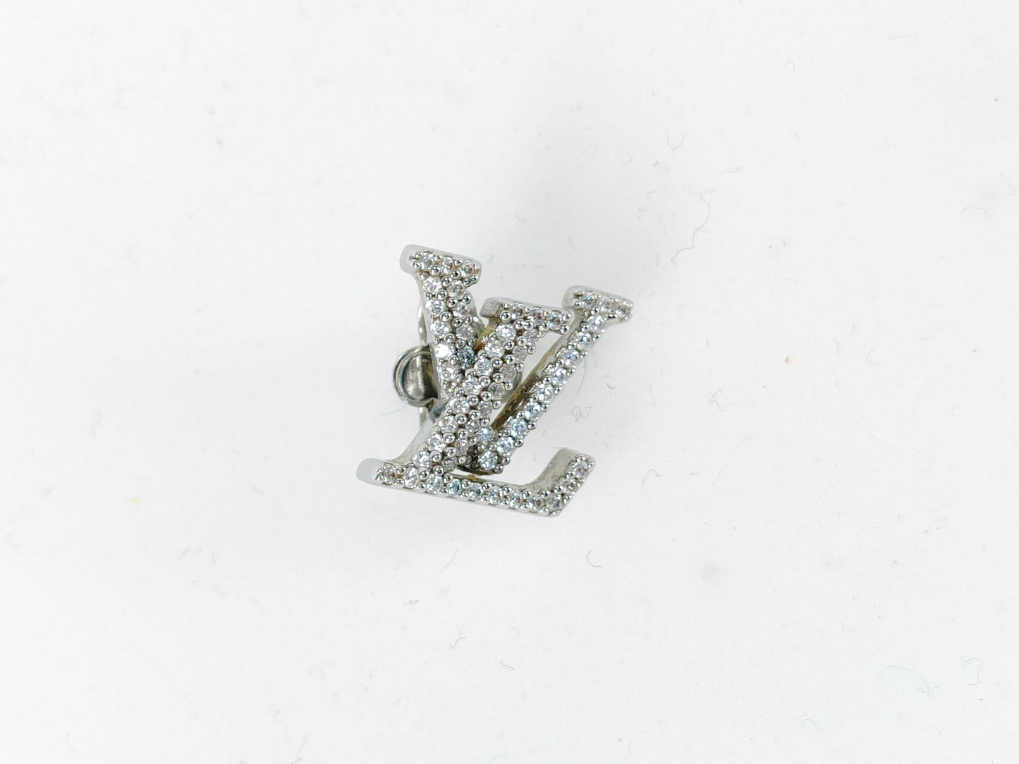 LOUIS VUITTON Earrings, 18g each