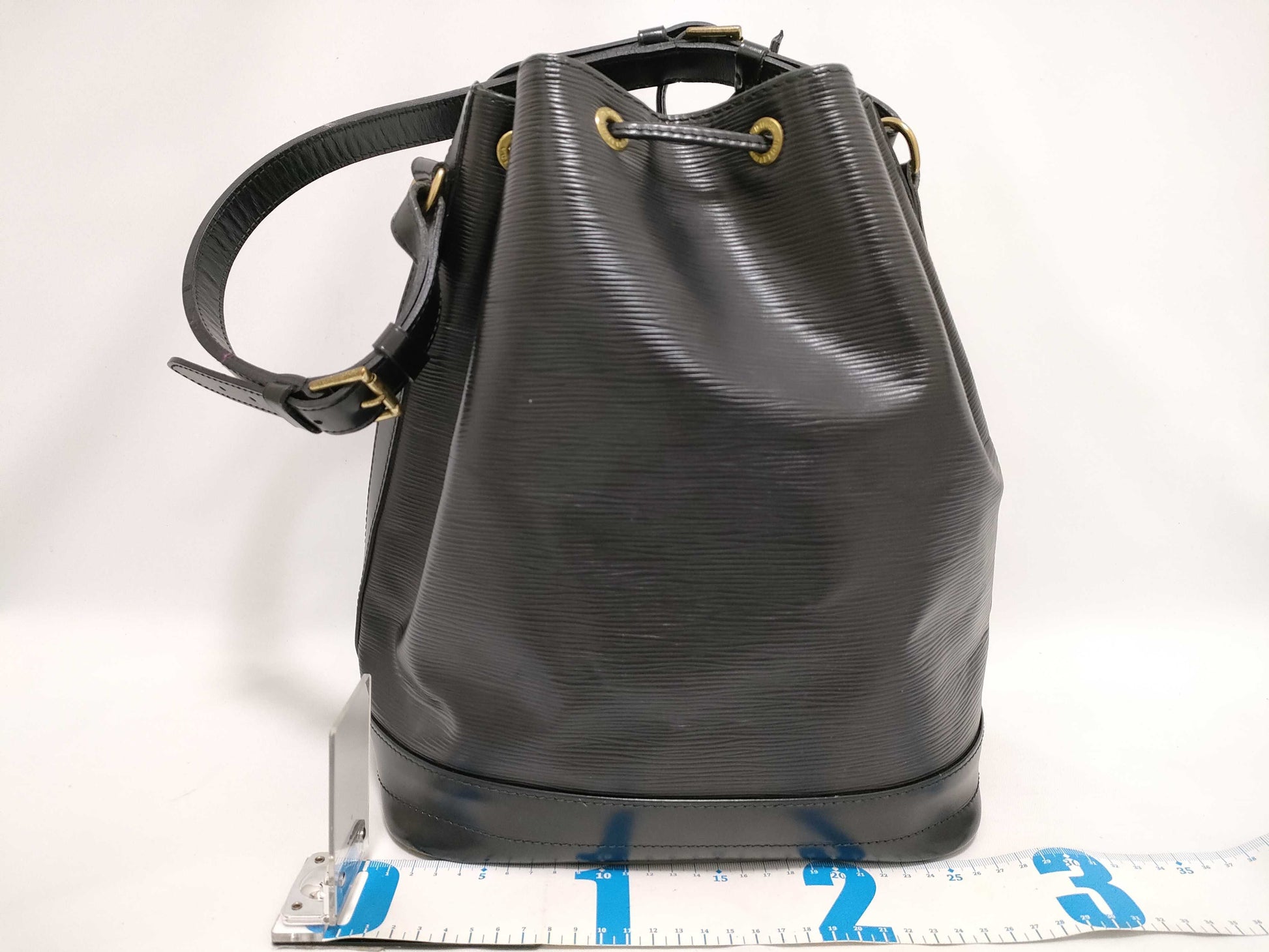 LOUIS VUITTON Epi Noe M52052 Shoulder Bag