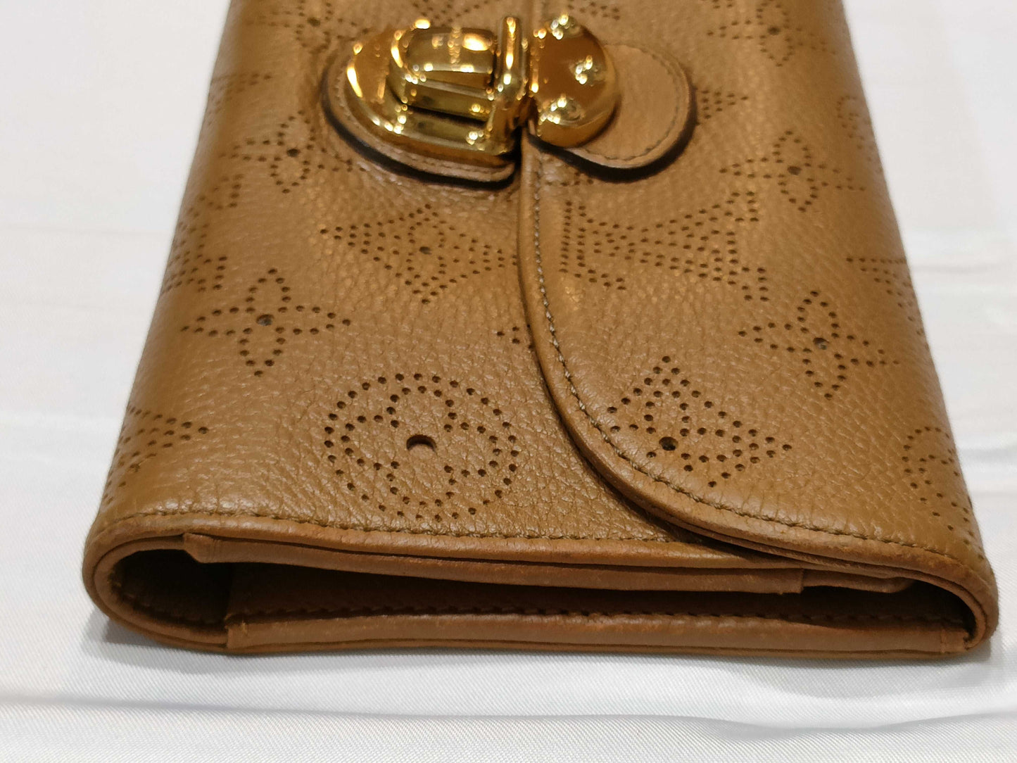 LOUIS VUITTON Mahina Portefeuille Amelia Beige Tri-fold Long Wallet M95995 Wallet