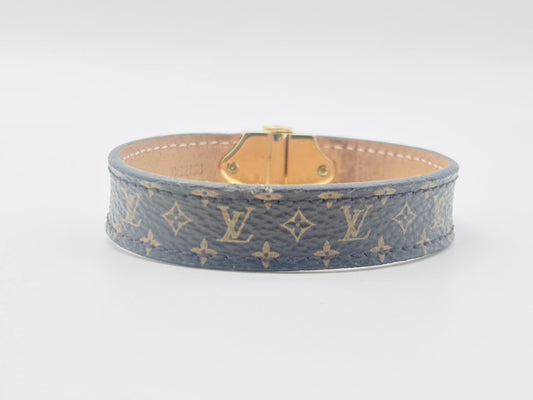 LOUIS VUITTON Monogram Spirit Bracelet M6689 PVC and Leather #19 Brown Monogram BC2158 Bracelet/Bangle