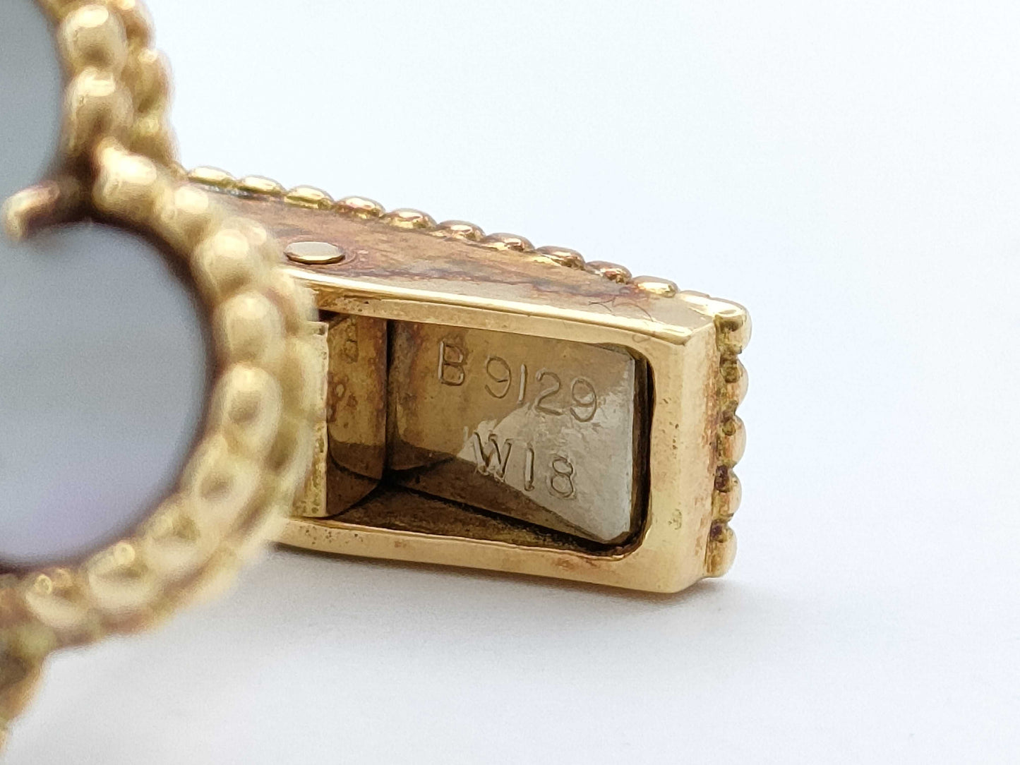 Van Cleef & Arpels Vintage Alhambra Mother-of-Pearl Yellow Gold 18Kt 9.3g Tie Clip/Cufflinks