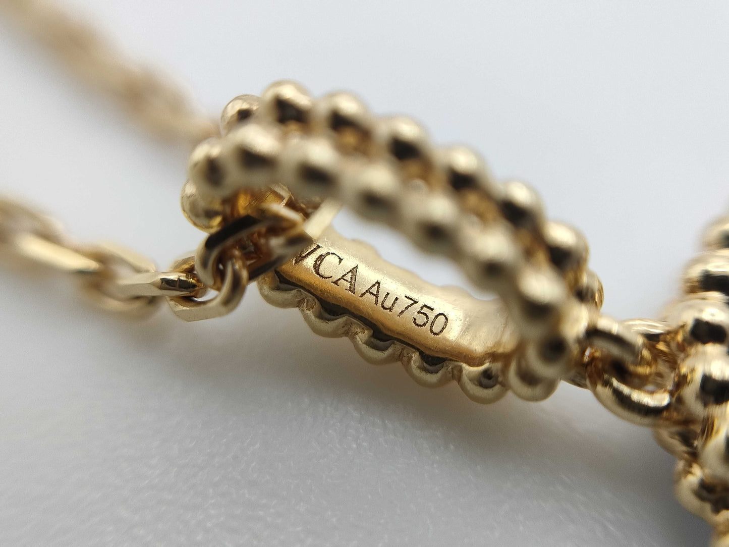 Van Cleef & Arpels Magic Alhambra Blue Agate Necklace in Yellow Gold and Au750, 16.3g