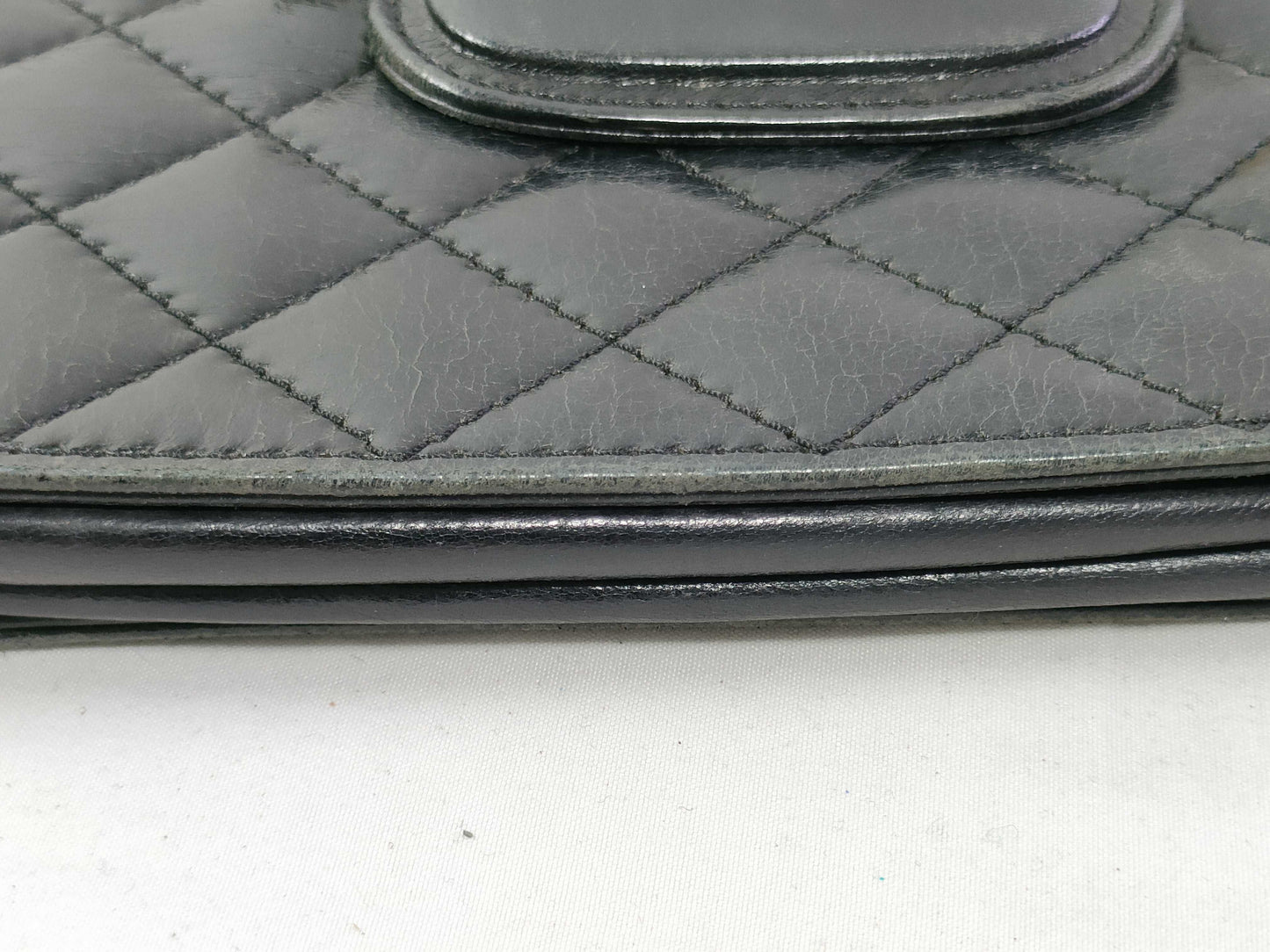 Yves Saint Laurent Quilted Shoulder Bag in Black Leather