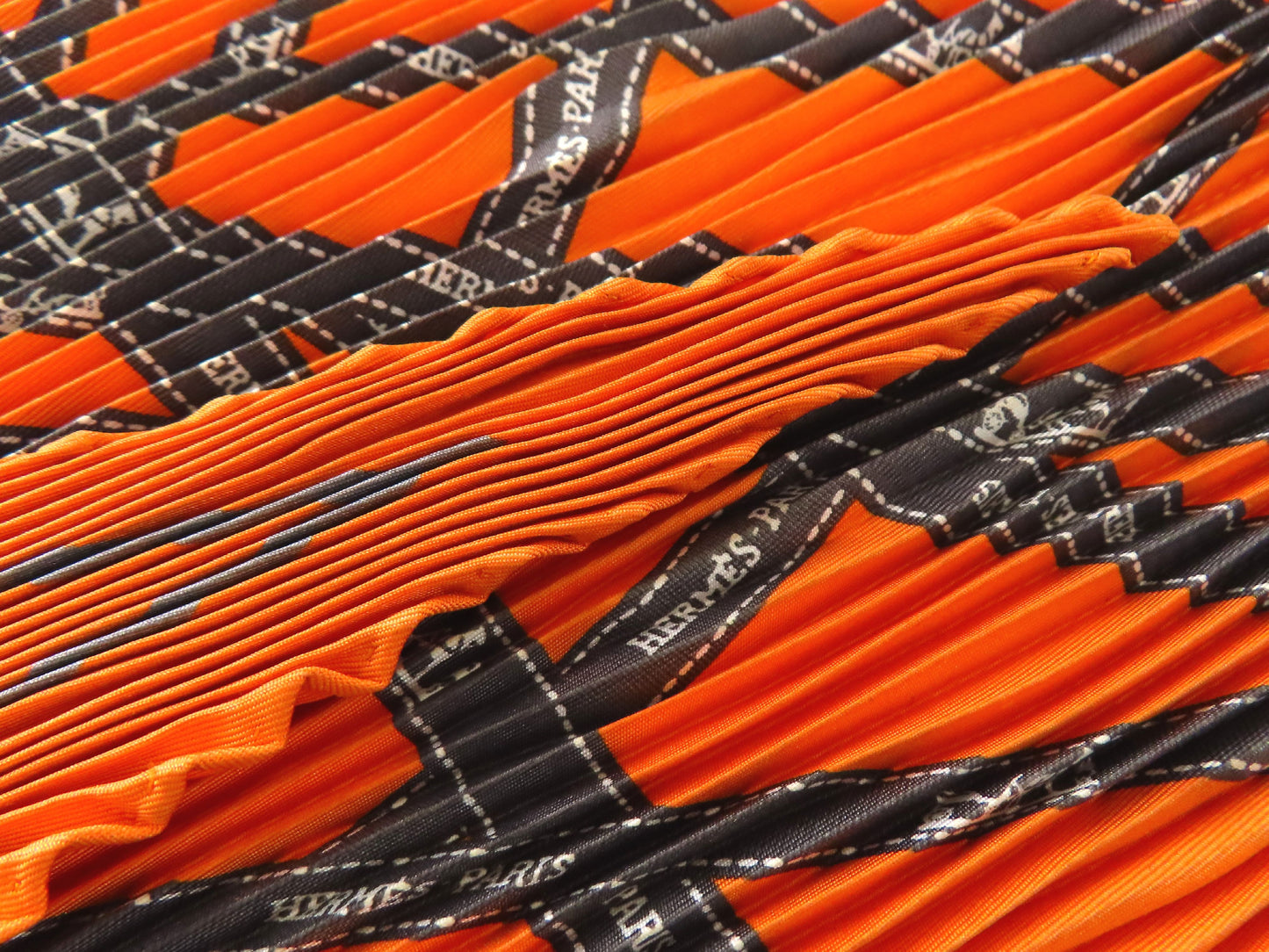 HERMES Carre Hermes Pleated Carre Scarf