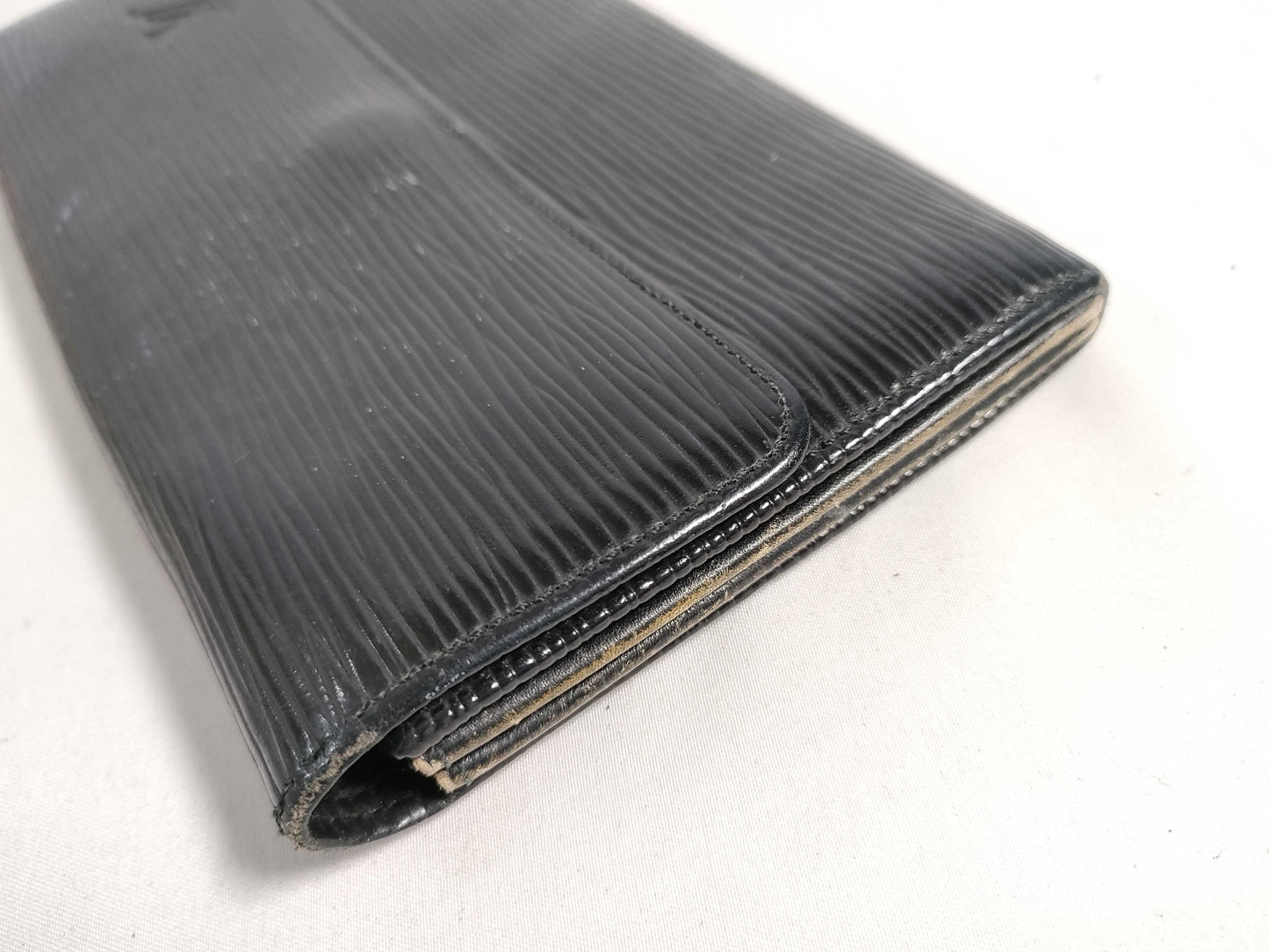 LOUIS VUITTON Epi Vuitton Epi Portefeuille Sara Martier Engraved Long Wallet Black Wallet