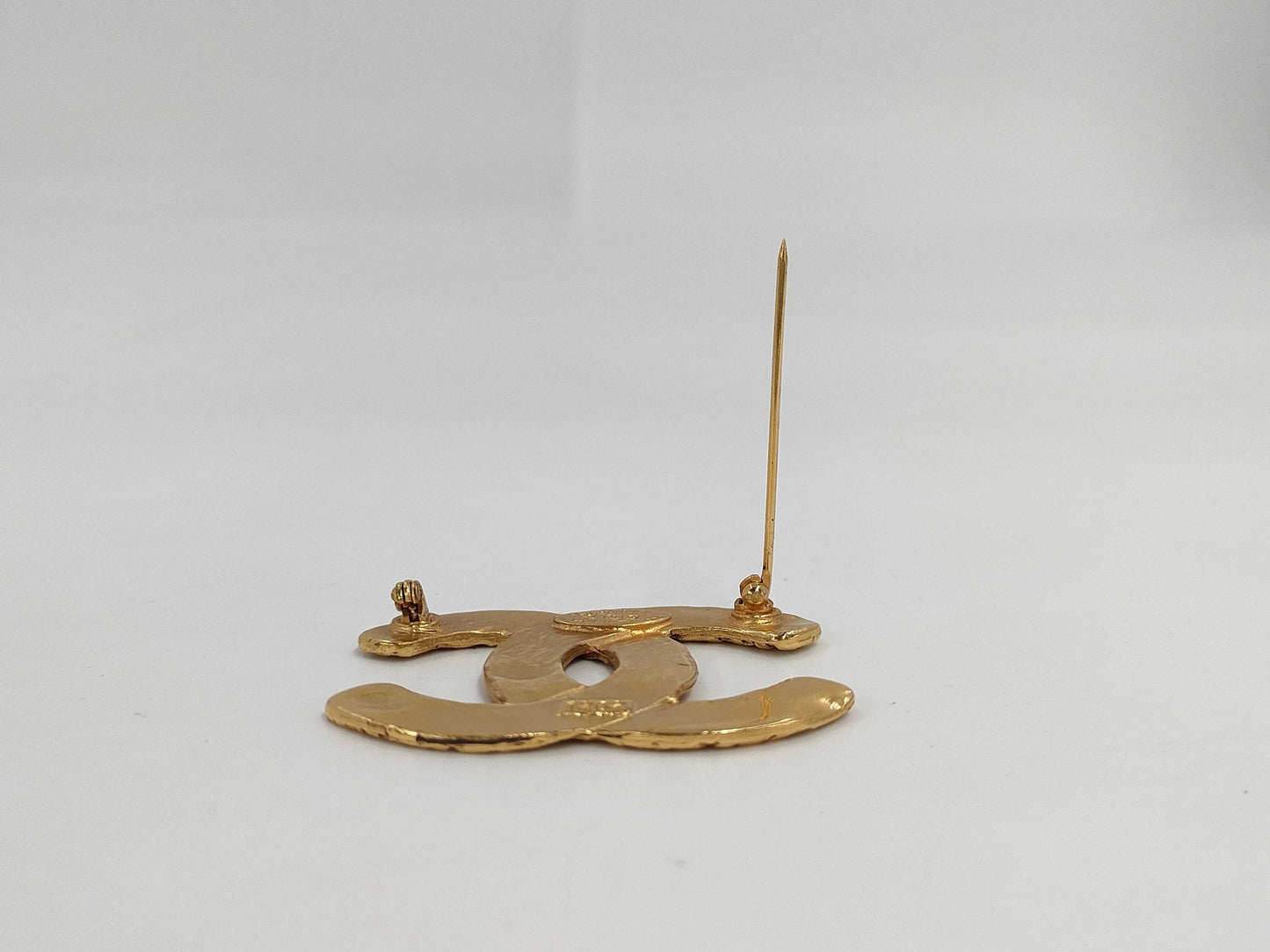 CHANEL Mesh Coco Mark Gold BR Brooch