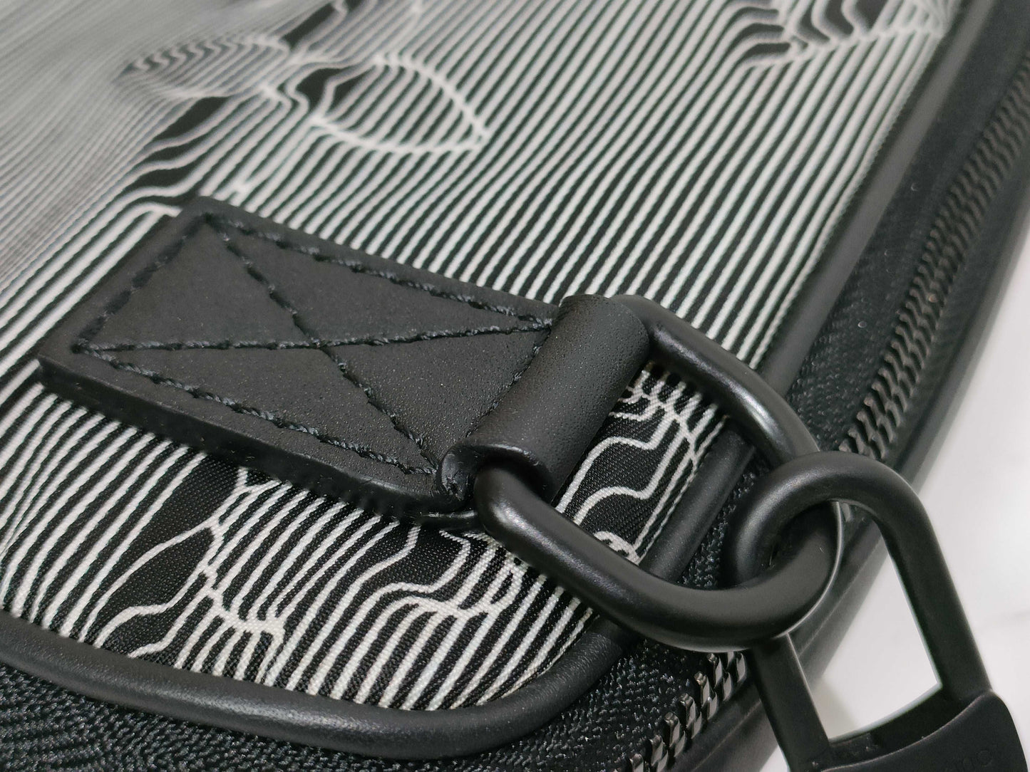 LOUIS VUITTON Expandable Messenger Shoulder Bag M55698