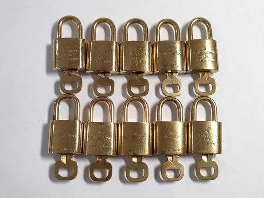 LOUIS VUITTON Cadena & Key x 10 Other Accessories