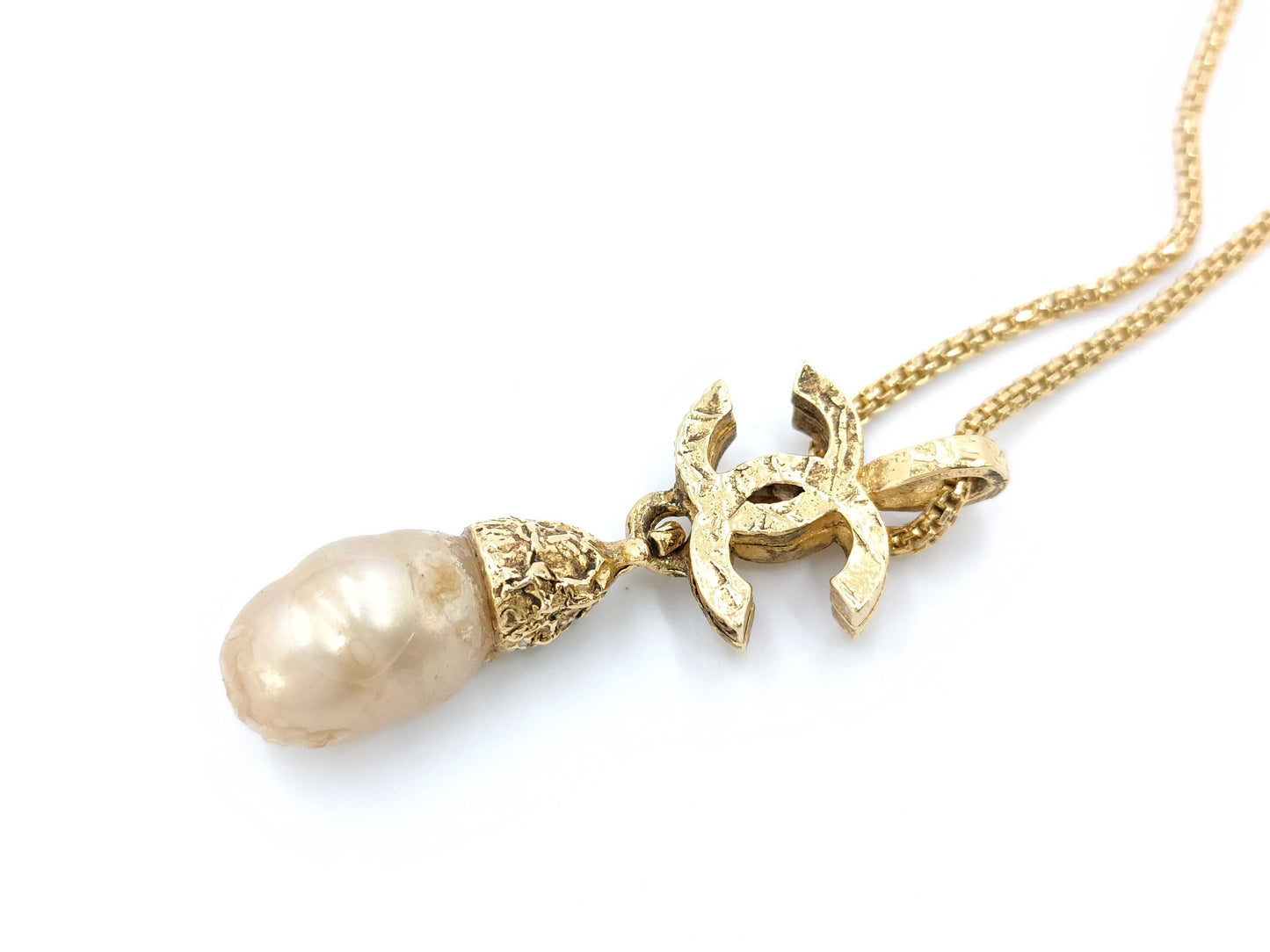 CHANEL pearl necklace