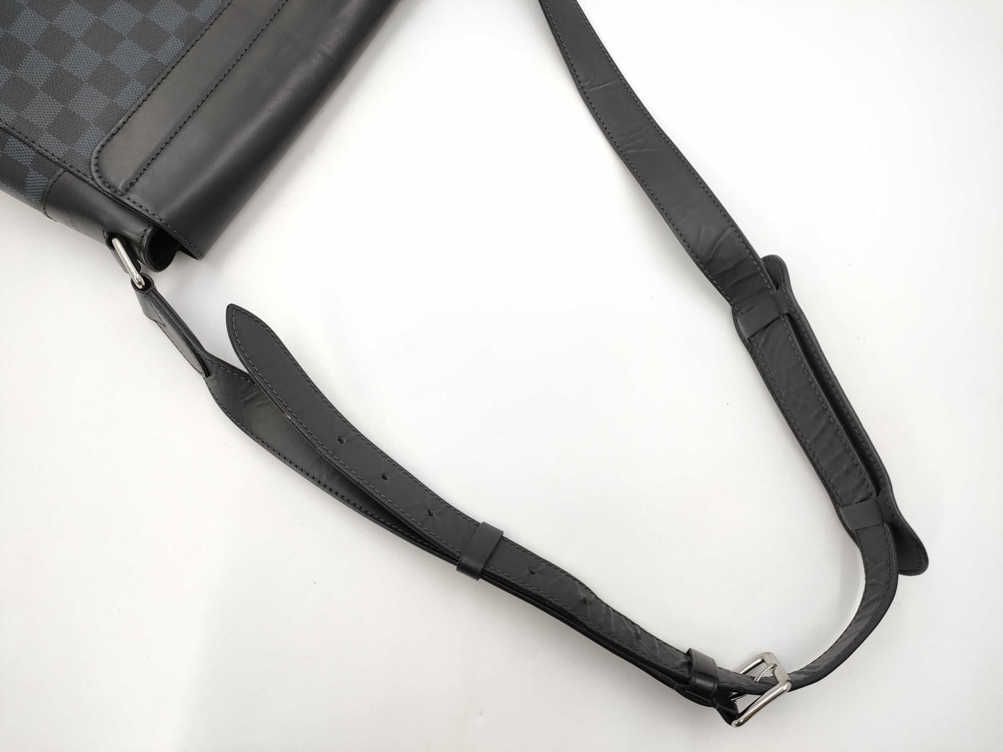 LOUIS VUITTON Cobalt Newport Messenger MM DR4106 Shoulder Bag