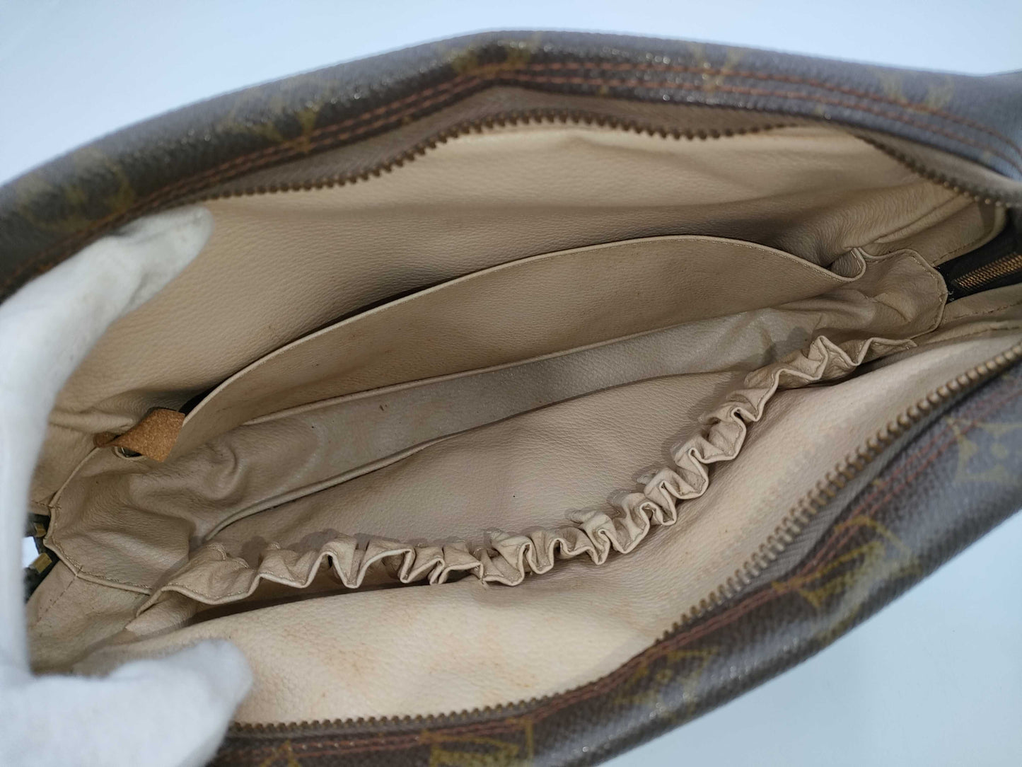 GUCCI Louis Vuitton Monogram Truth Wallet 26 Pouch