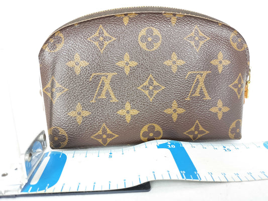 LOUIS VUITTON Monogram Louis Vuitton Monogram Pouch Pouch