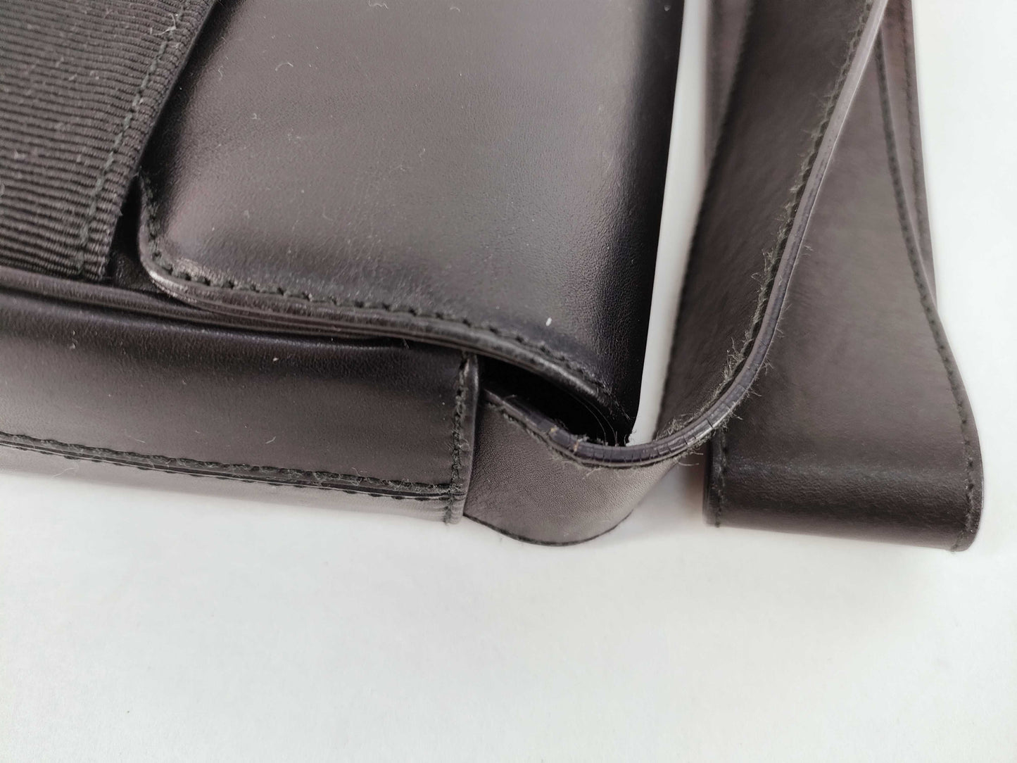 Salvatore Ferragamo Vara Shoulder Bag in Black