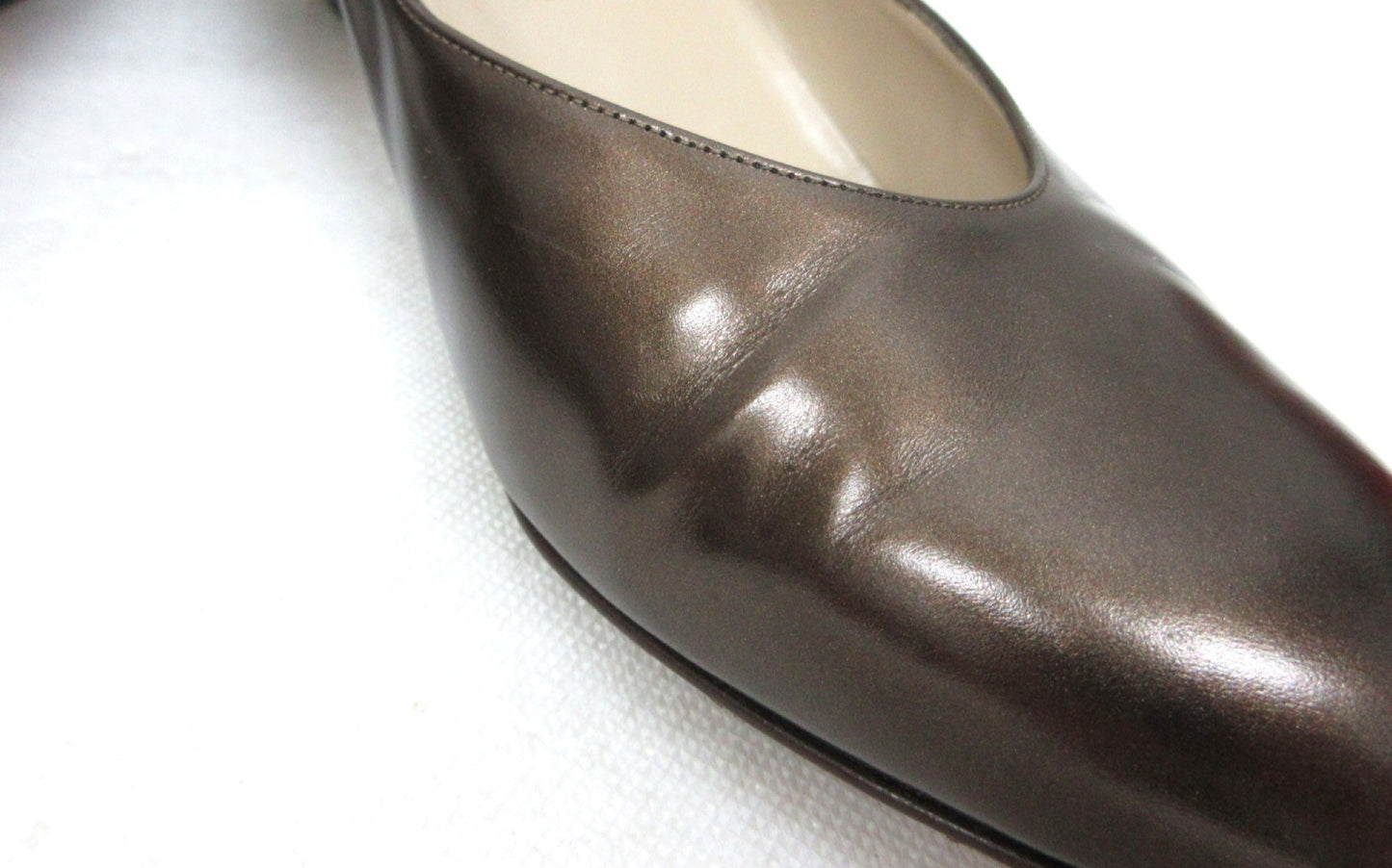 Salvatore Ferragamo Almond Toe Leather Simple 7 Pumps