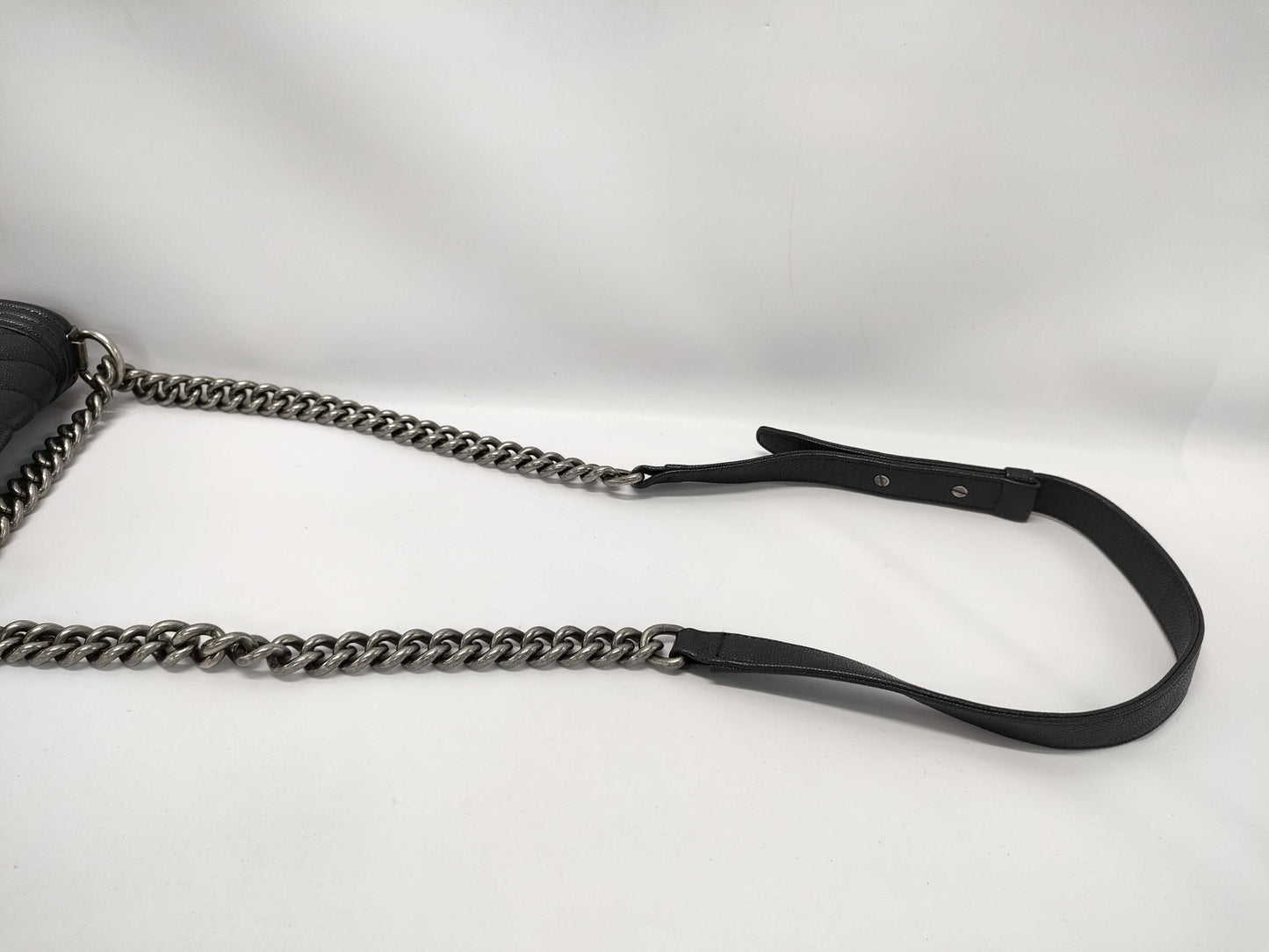 CHANEL Boy Chanel Shoulder Bag, Size 20, A67085, V-Stitch, Gunmetal Hardware, Caviar Black