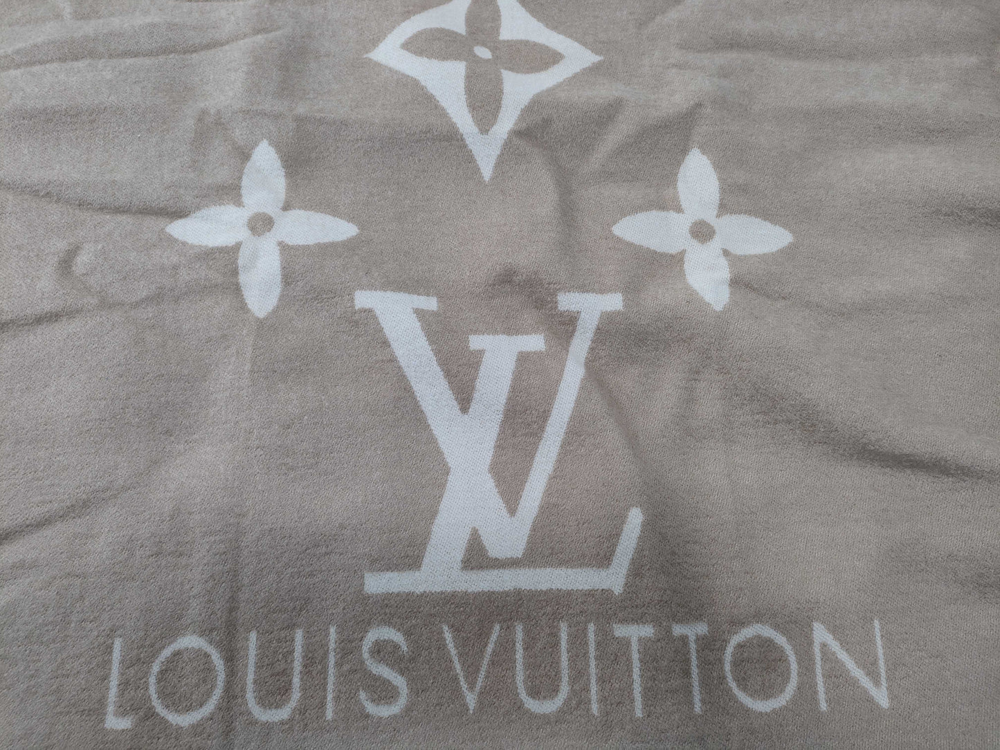 LOUIS VUITTON Current Cashmere Scarf with Box
