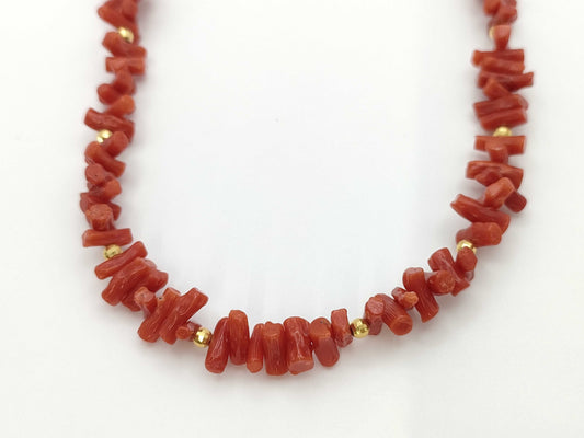 Coral necklace in 18K gold
