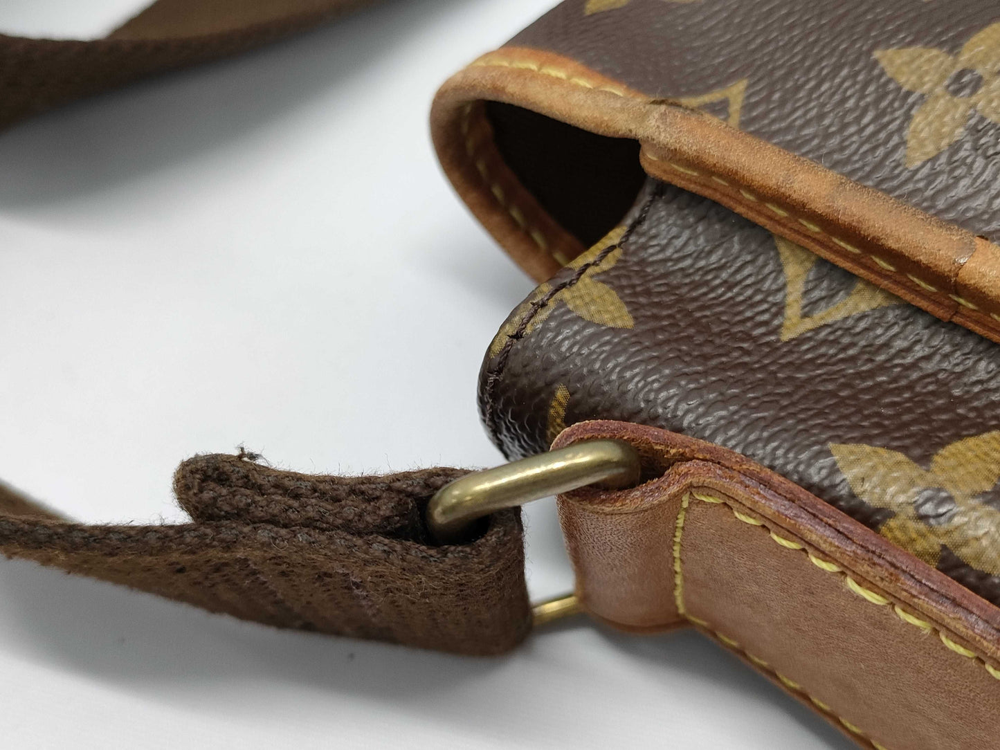 LOUIS VUITTON LV shoulder bag