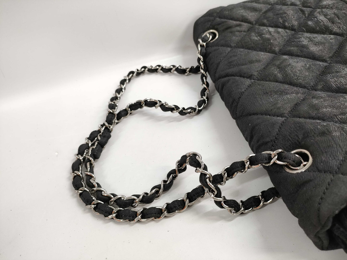 CHANEL Chain Shoulder Bag