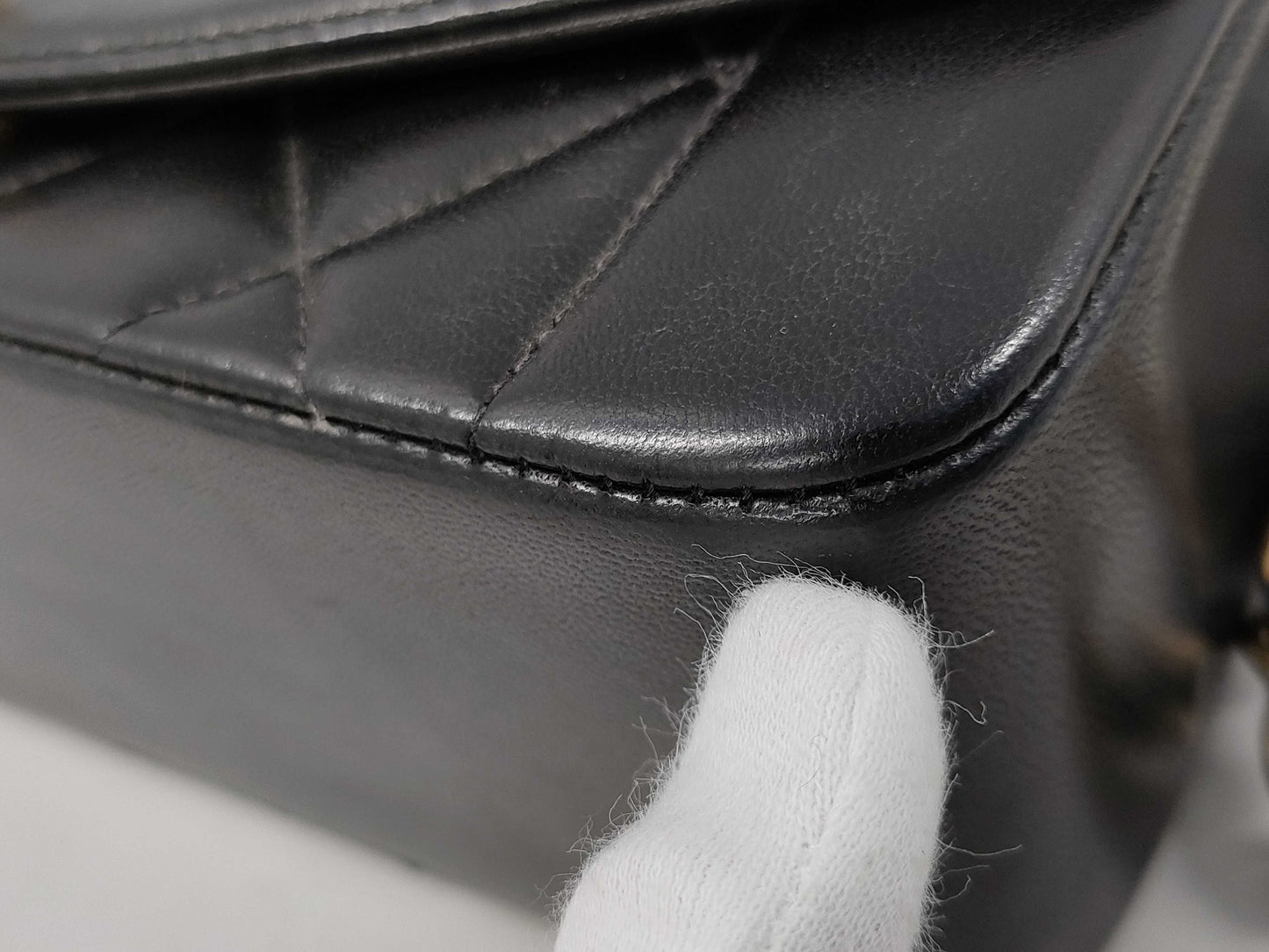 CHANEL Diana 22 Chain Shoulder Bag