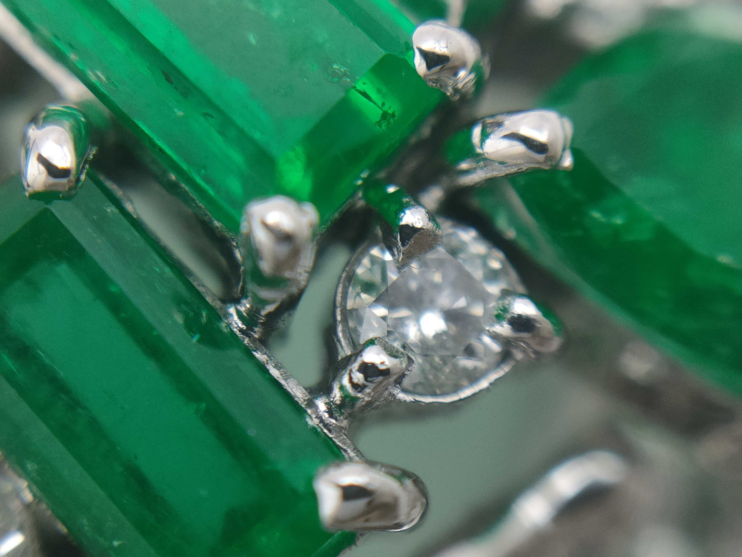 E2.45ct D0.21ct K18WG 13.1g Pendant Top