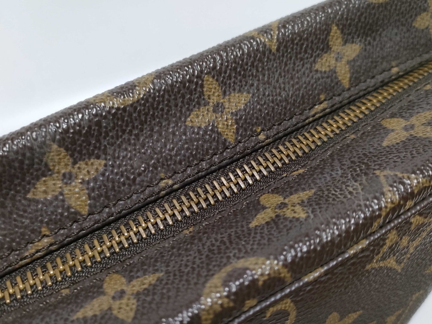 LOUIS VUITTON Monogram LV True Toilet 28 M47522 Monogram Pouch