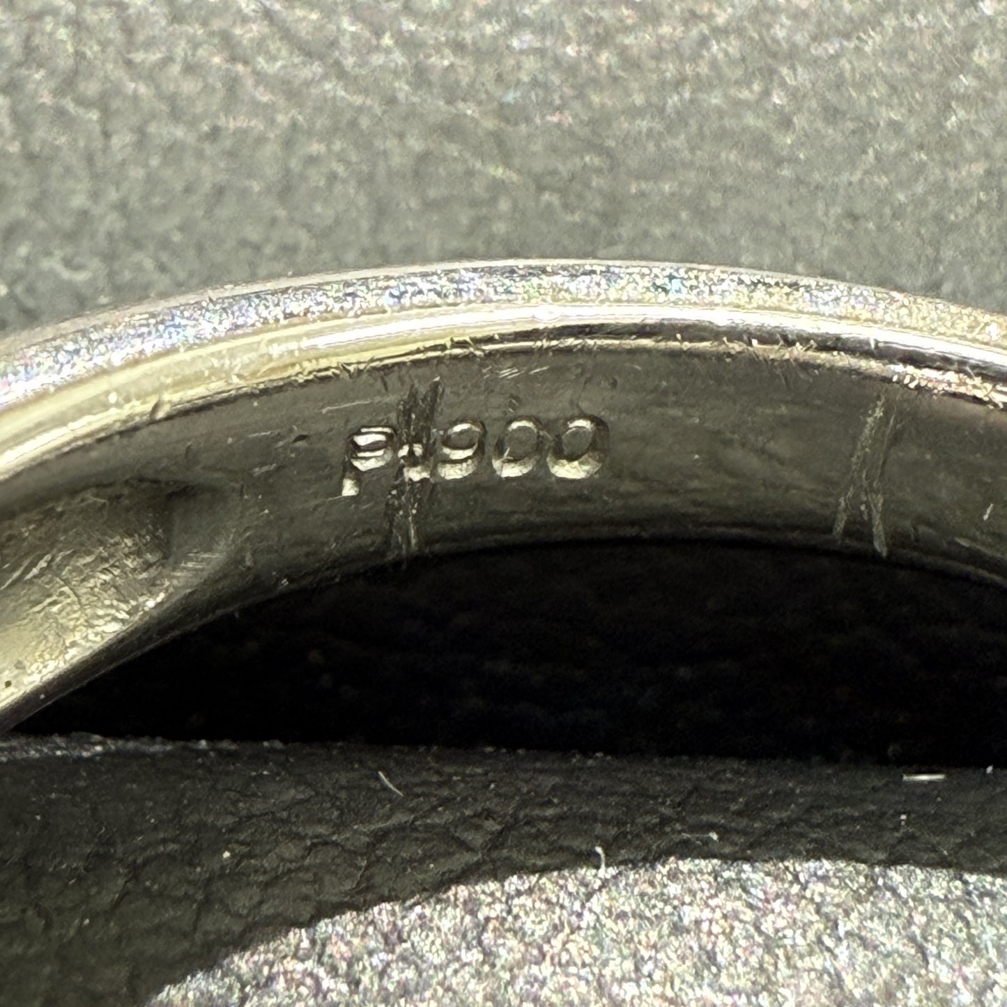 D1.009ct FD0.553ct PT900 10.9g Ring