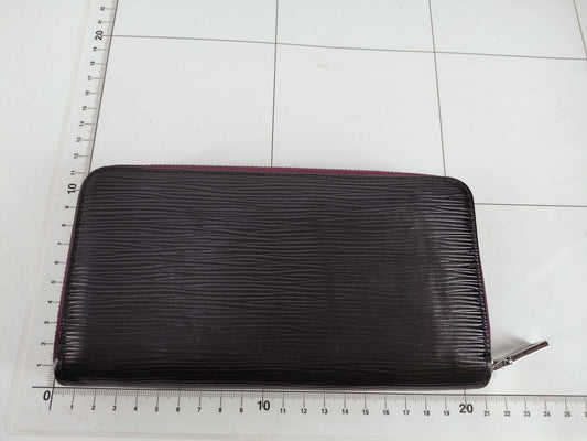 LOUIS VUITTON Epi Louis Vuitton Zippy Wallet Wallet