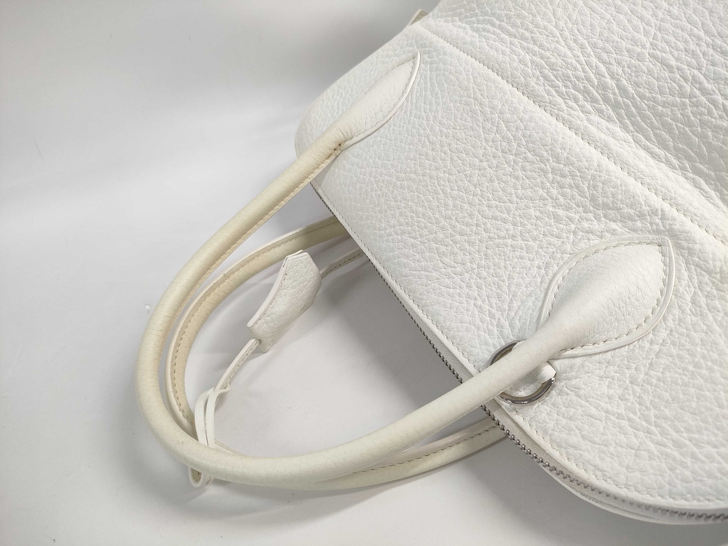HERMES Bolide 31 Handbag in White Taurillon Clemence Leather with J Stamp