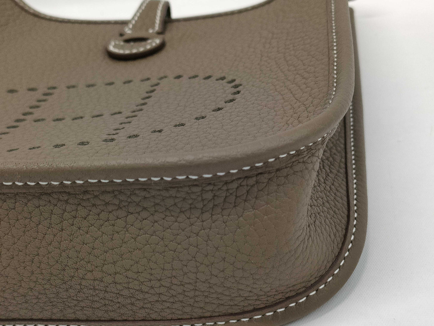 HERMES Evelyn TPM Amazon Etoupe Taurillon Clemence Shoulder Bag with K Stamp