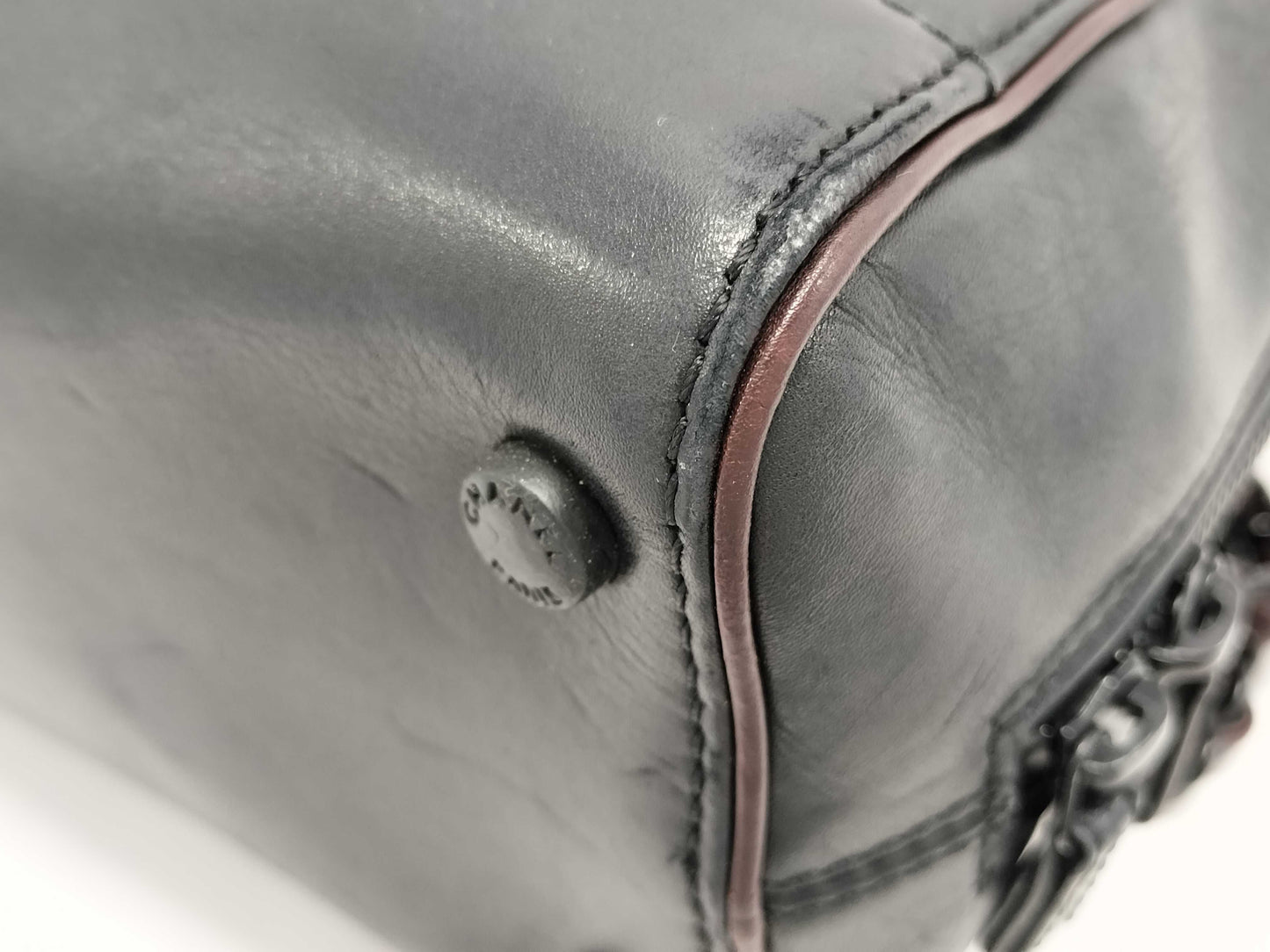 CHANEL CC Vintage Camera Bag in Black Smooth Calfskin Leather with Black Metal Hardware. Tote Bag