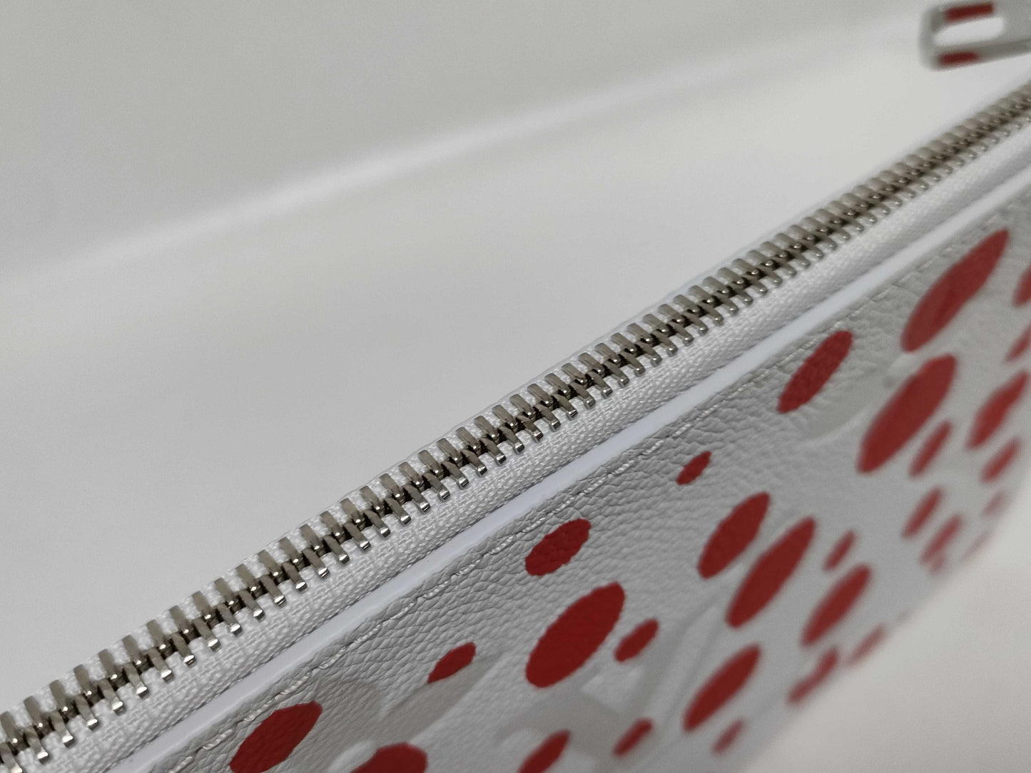 LOUIS VUITTON Monogram Empreinte Louis Vuitton Yayoi Kusama Infinity Dot Neverfull Pouch White/Red Monogram Empreinte Infinity Dot Silver Hardware Pouch