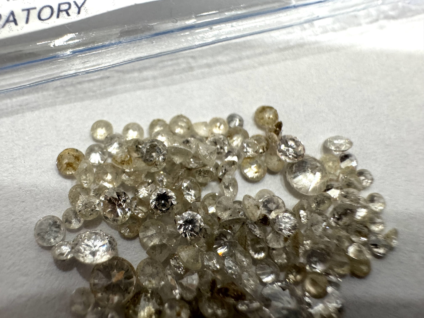 D0.148ct / 2.9ct melee diamonds Loose diamonds