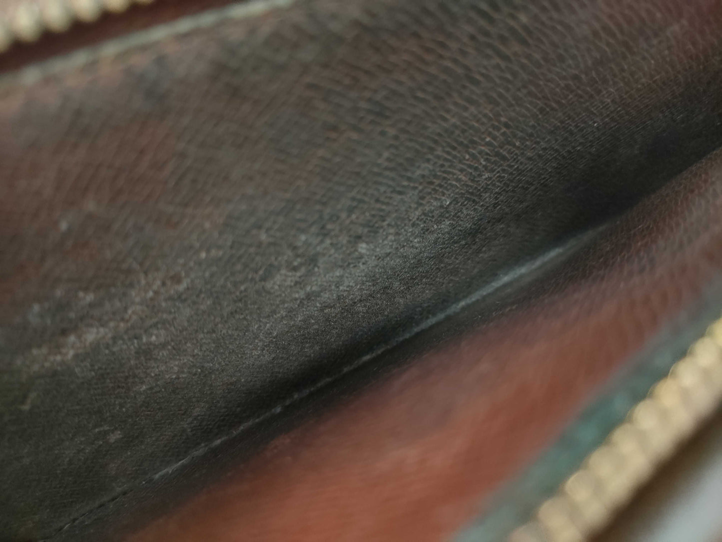 LOUIS VUITTON Sarah Wallet