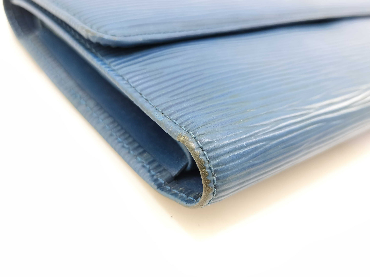 LOUIS VUITTON Epi International Wallet