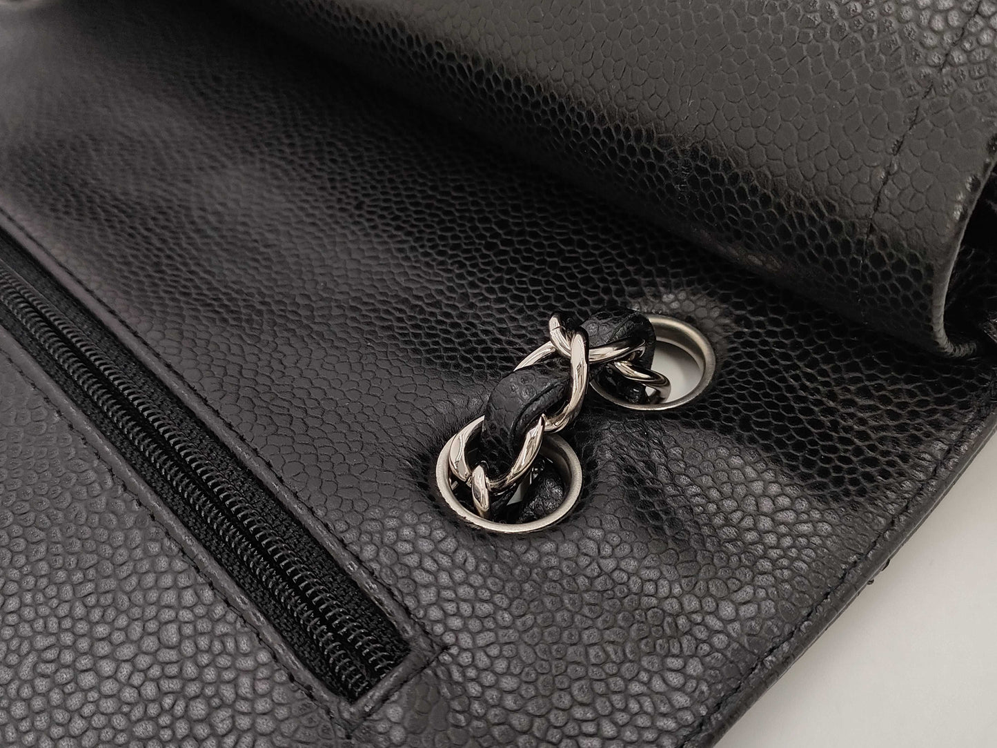 CHANEL CHANEL Matelasse 25 Classic Caviar Leather Shoulder Bag with Silver Hardware A01112