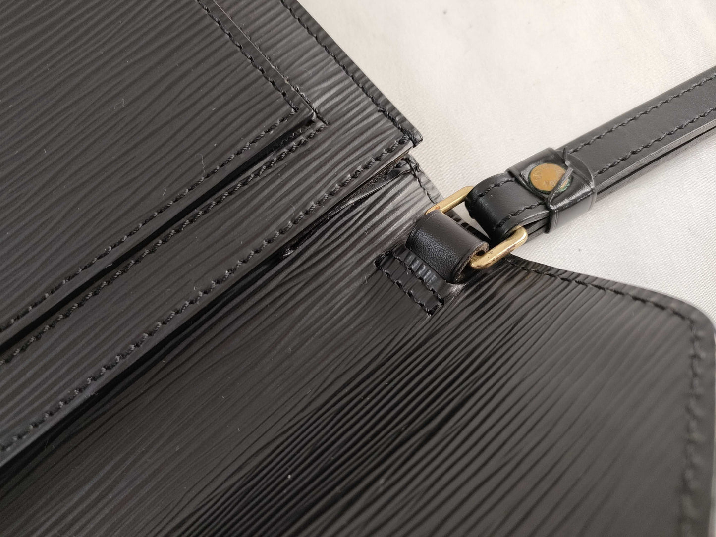 LOUIS VUITTON Epi Pochette Serie Dragonne M52612/VI0031 Clutch Bag