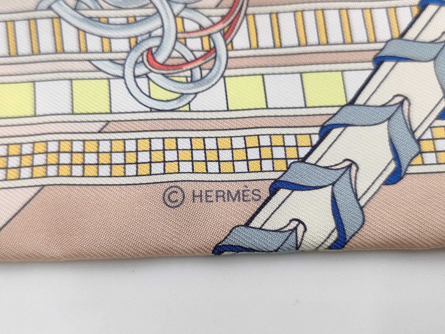 HERMES Twily Mahle and Charm Scarf