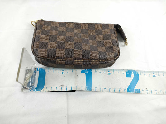 LOUIS VUITTON Damier LV Pouch Pouch