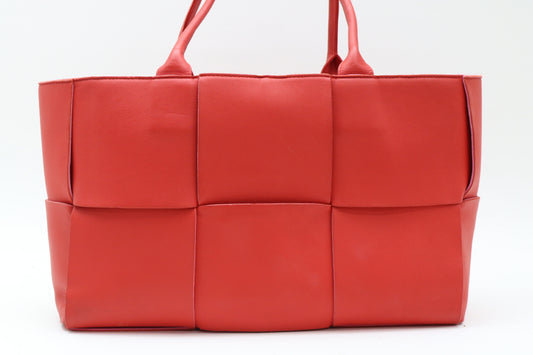 BOTTEGA VENETA Maxi Intrecciato Arco Tote Bag