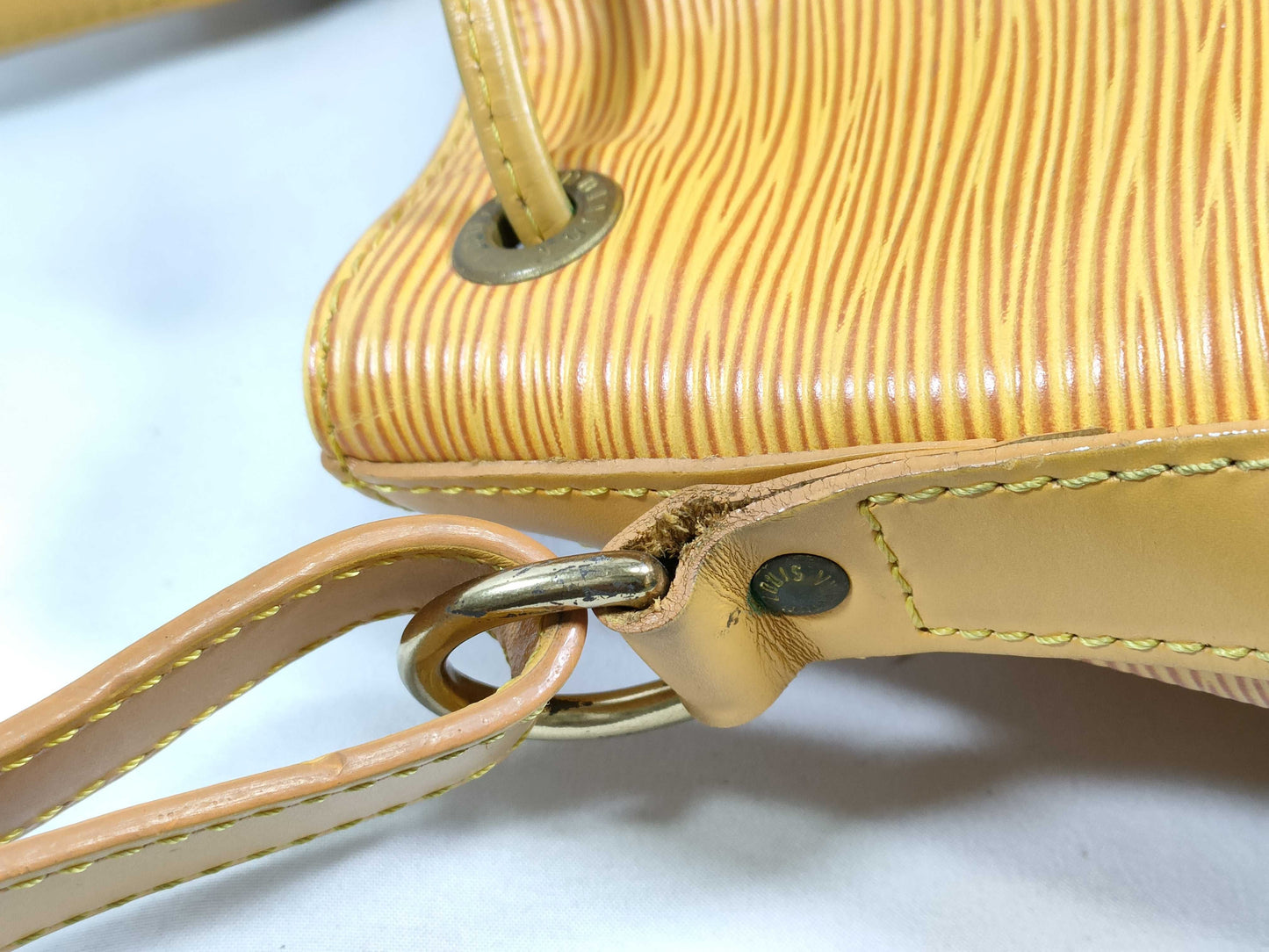 LOUIS VUITTON Epi Vuitton Epi Petit Noe M44109 AR0955 Tote Bag