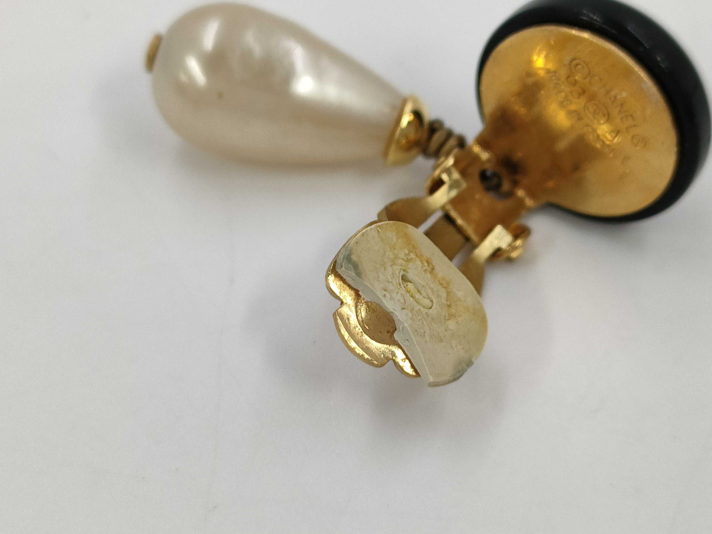 CHANEL 93A Coco Pearl Earrings One Side Missing Parts Earrings