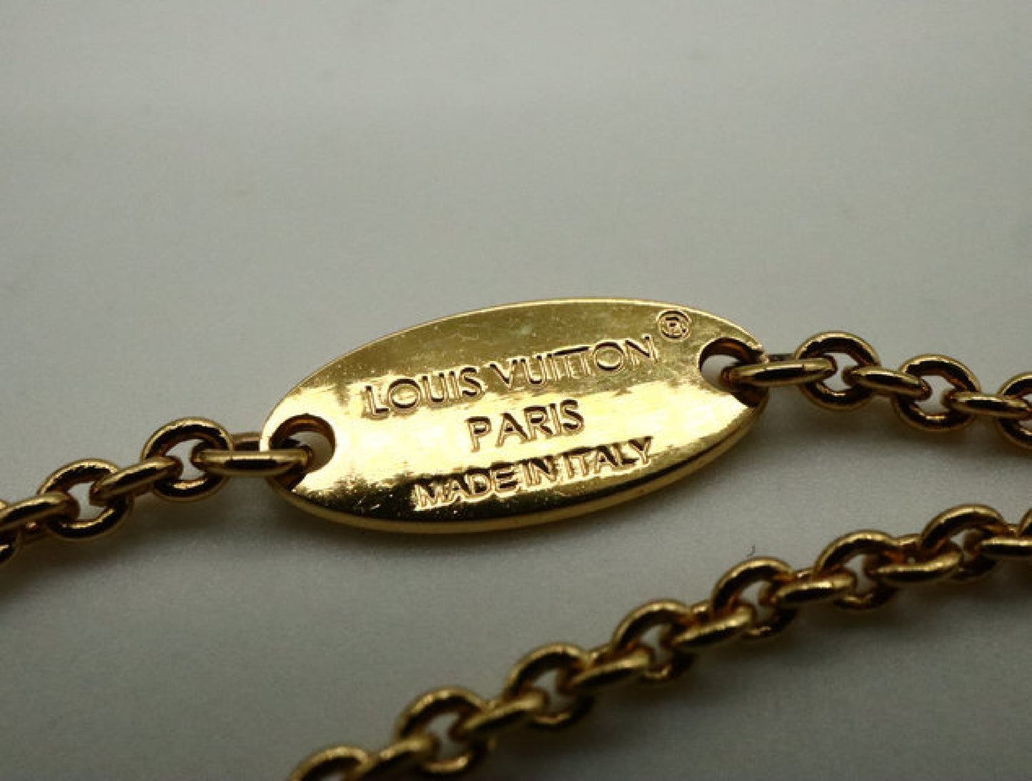 LOUIS VUITTON Essential V M00857 Necklace