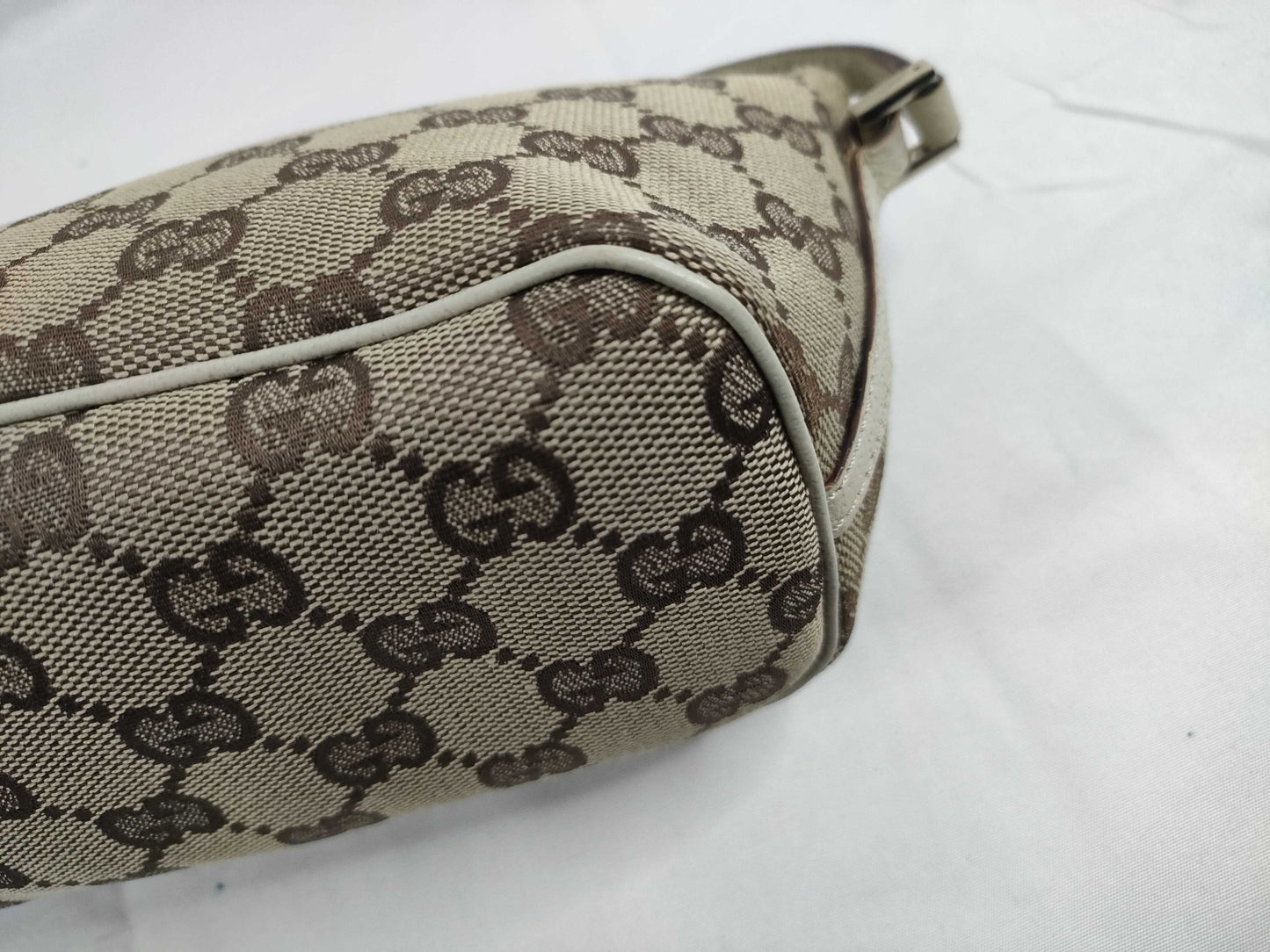 GUCCI GG Canvas Gucci GG Canvas Handbag White Handbag
