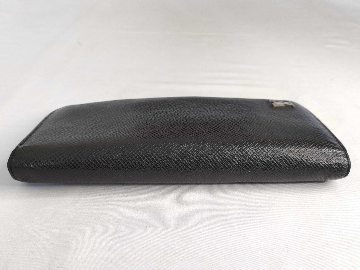 LOUIS VUITTON Taiga Vuitton Brazza Taiga Noir M30285 RFID Wallet