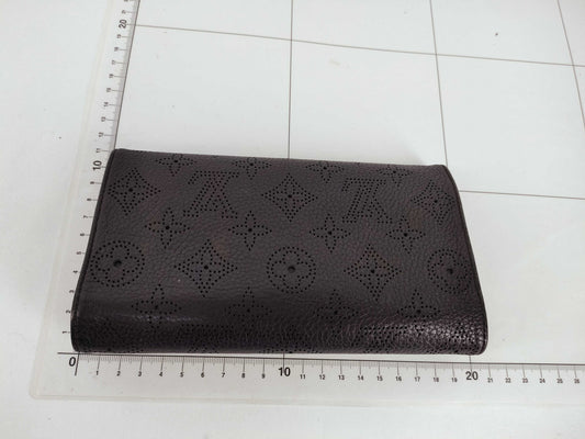 LOUIS VUITTON Mahina Vuitton Amelia Mahina M95549 TN1112 Wallet