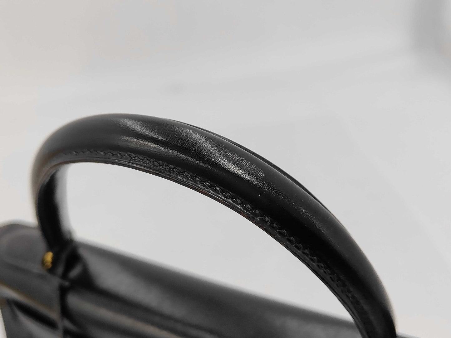 HERMES Kelly 28 Handbag ○ U Engraved Box Calf Inner Stitch Gold Hardware Black Handbag with Strap, Crochet, Cadena, Key x2, Storage Bag