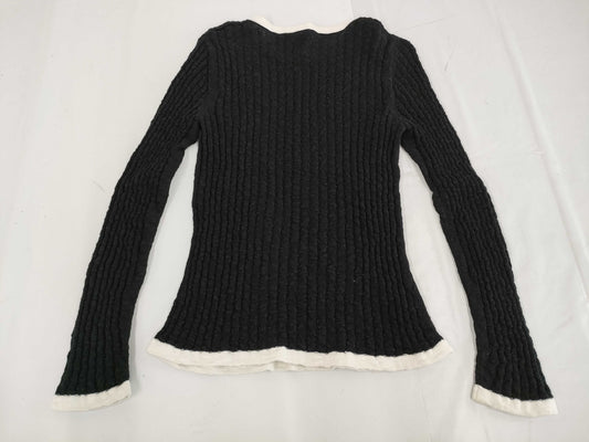 CHANEL 22SS P72076 Two-tone Sweater with Shell Logo Plate Knit Top